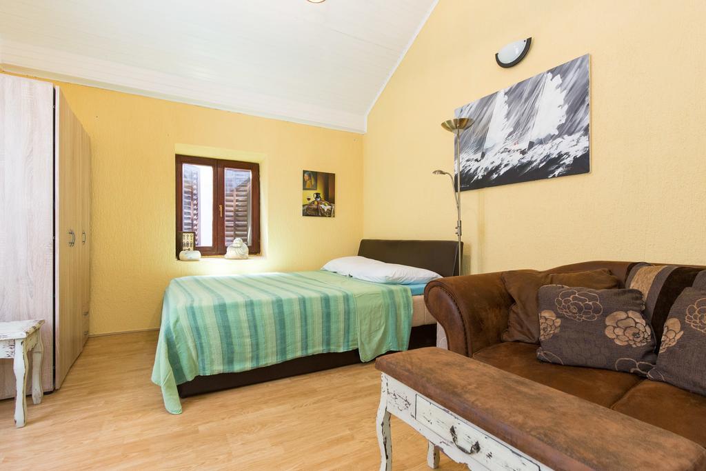 Apartmán Yvonne Krk Town Exteriér fotografie